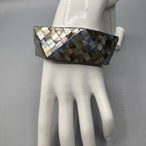 Elegant Mother of Pearl Bracelet / Bangle JP128